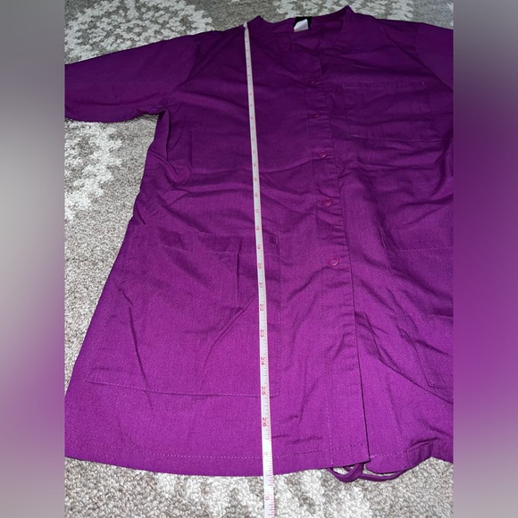 ⭐️Barco Uniforms, purple long sleeve scrub top, size Small. Great condition⭐️ - Picture 10 of 14